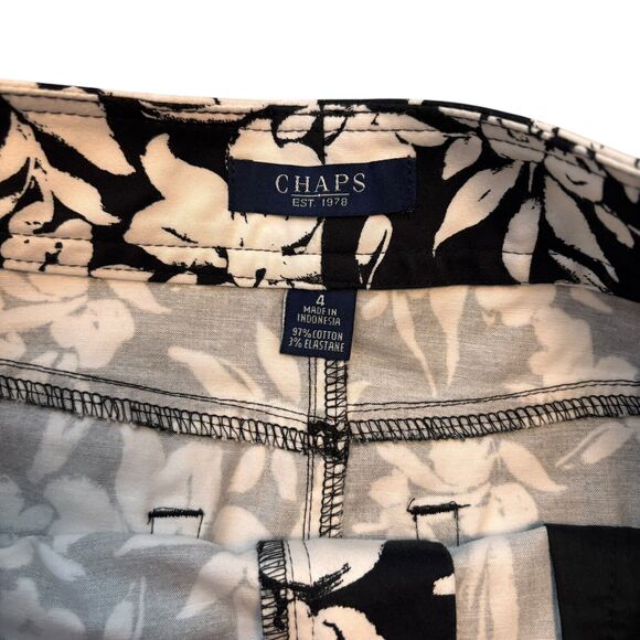 𝅺Chaps Women’s Size 4 Cotton Blend Black White Floral Skirt EUC Z122 - Picture 4 of 5